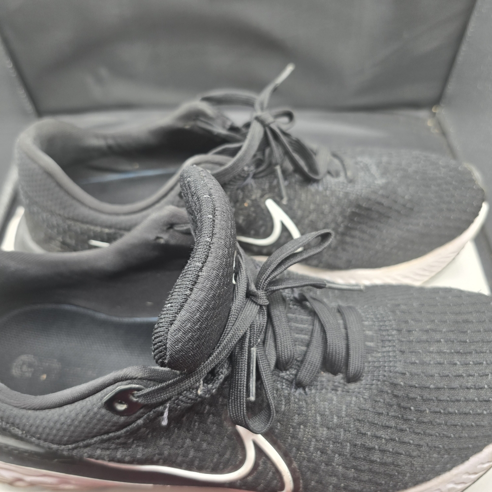 SKU 0350 Nike Black and White Athletic Shoes